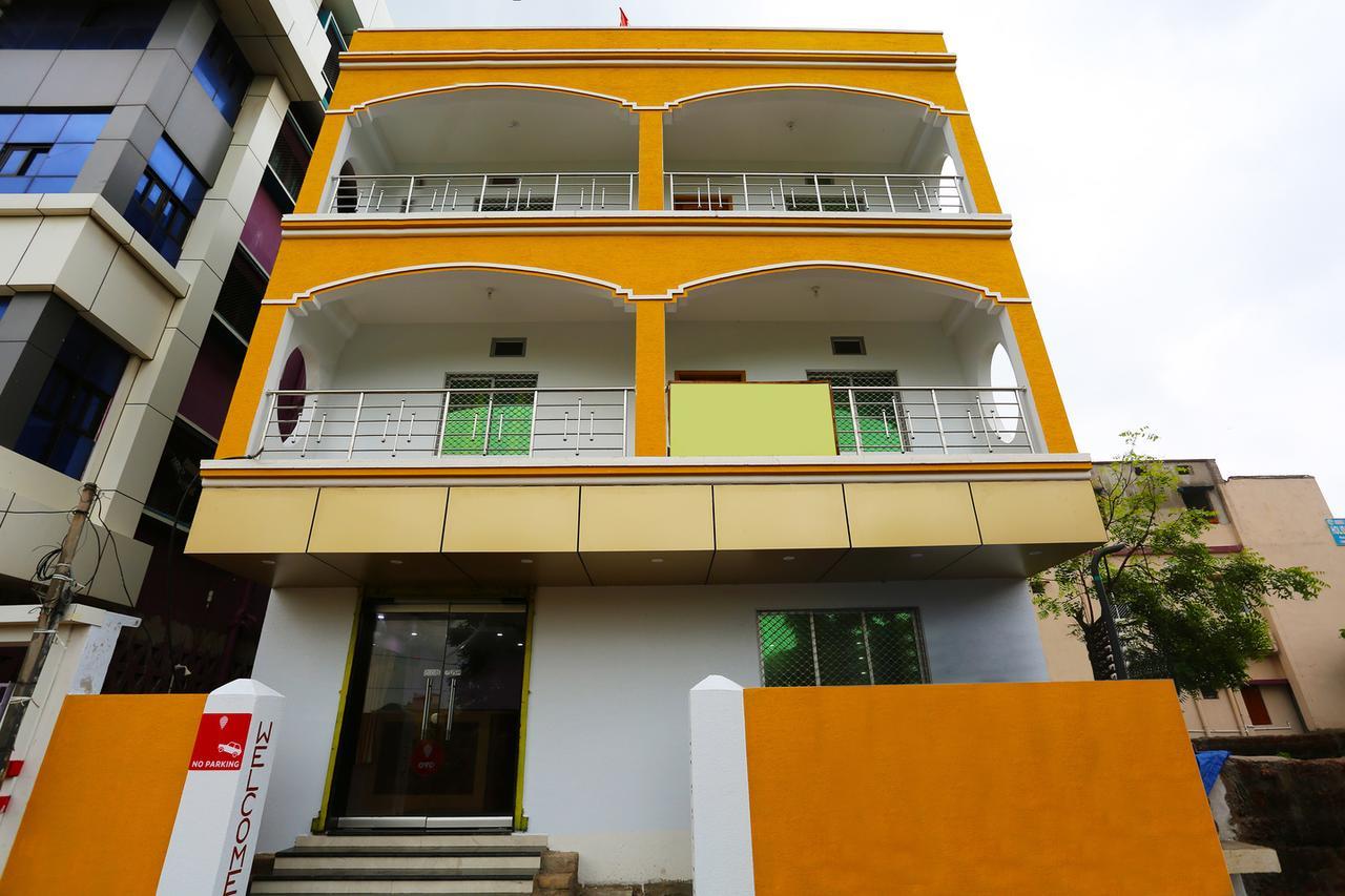 Krishna Residency Hotell Puri Exteriör bild