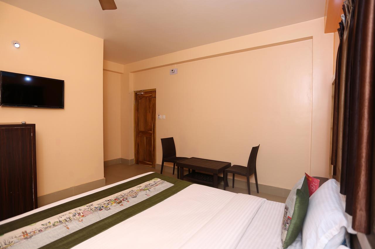 Krishna Residency Hotell Puri Exteriör bild